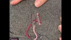 In the case where two yarn ends are close to one another, it's possible to tie them together in an overhand knot.