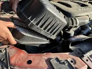 2005-2014 Suzuki Grand Vitara Engine Air Filter Replacement