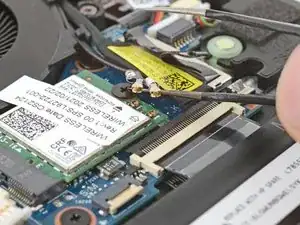 Desconexão dos cabos do módulo de WLAN do EliteBook 840 Aero G8 da HP