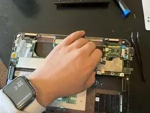 AeRcCldnfFhuD3Ie