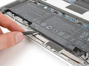 Remoção dos clipes do cabo do alto-falante do EliteBook 840 Aero G8 da HP