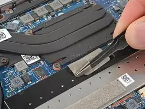 Remoção da fita do protetor do módulo de memória do EliteBook 840 G9 da HP