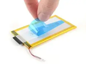 Como aplicar adesivo estica-solta para bateria no seu e-reader Kobo Clara