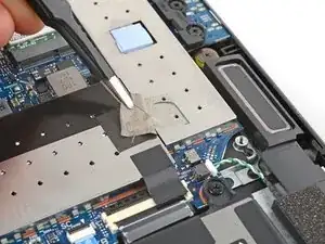 Remoção da fita do protetor térmico para SSD no EliteBook 840 G9 da HP