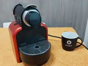 Cafetera Nespresso Delonghi EN 95.R Limpieza atasco pico de loro salida café, (Perdida de café en cajetín).