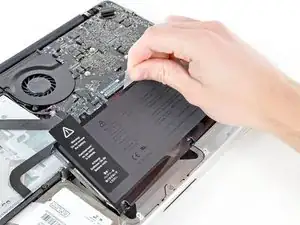Substituição da bateria do MacBook Pro 13" Monobloco do início de 2011