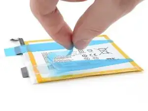 Como aplicar adesivo estica-solta na bateria de seu e-reader Kobo Libra Colour