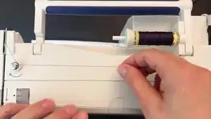 Attach the thread to the bobbin: