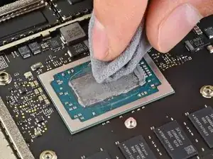 Como reaplicar pasta térmica em um laptop