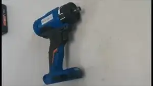 Enlevez la coque supérieure puis séparez la Boite d'engrenages du Moteur.