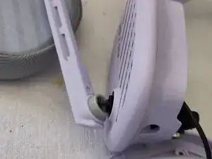 Tightening of a loose microphone