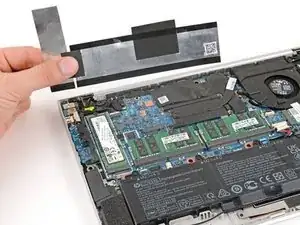 Remoção da tampa do módulo de memória do EliteBook 840 Aero G8 da HP
