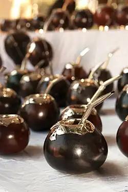 Cuias de mate à venda em uma loja no bairro de Recoleta, em Buenos Aires, na Argentina