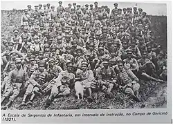 Escola de Sargentos de Infantaria, em intervalo de instrução, no Campo de Gericinó (1921)
