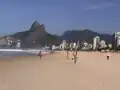 Praia de Ipanema, no Rio de Janeiro. "Ipanema" vem do tupi 'ypanema, que significa "rio azarado, sem peixes".[26] O nome é uma referência ao antigo proprietário da região: o Barão de Ipanema.