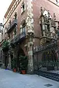 Bar Els Quatre Gats, localizado no térreo da Casa Martí, edifício modernista construído em 1896 por Josep Puig i Cadafalch no Bairro Gótico de Barcelona