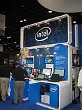 Estande da Intel, empresa estadunidense que é uma das principais empresas de informática do mundo