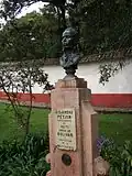 Busto de Alexandre Pétion na quinta de Bolívar, em Bogotá, na Colômbia. Pétion abrigou Simón Bolívar e ajudou-o em sua luta pela independência da América hispânica.