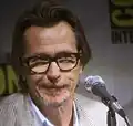 Gary Oldman, o ator principal do filme Romeo is bleeding