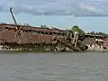 Foto de 2009 mostrando os restos do navio alemão Goslar no rio Suriname