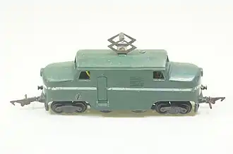 Locomotiva Bi-frontal pequena verde da MIRIM MIRIM do Primeiro Trem Elétrico Brasileiro