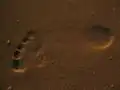 las huellas de pisadas en la arena,...