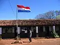 Bandeira paraguaia hasteada no departamento de Misiones