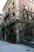 Bar Els Quatre Gats, localizado no térreo da Casa Martí, edifício modernista construído em 1896 por Josep Puig i Cadafalch no Bairro Gótico de Barcelona