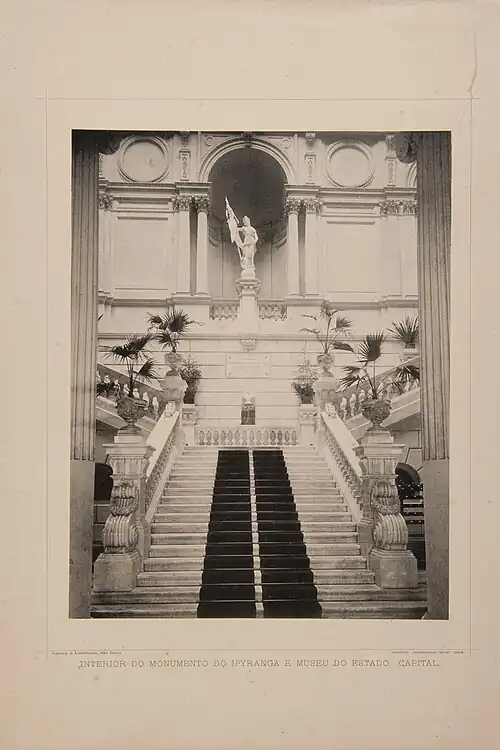 Interior do Edifício-monumento do Ipiranga: escadaria Central