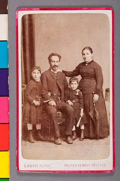 Casal e Filhas Anônimos