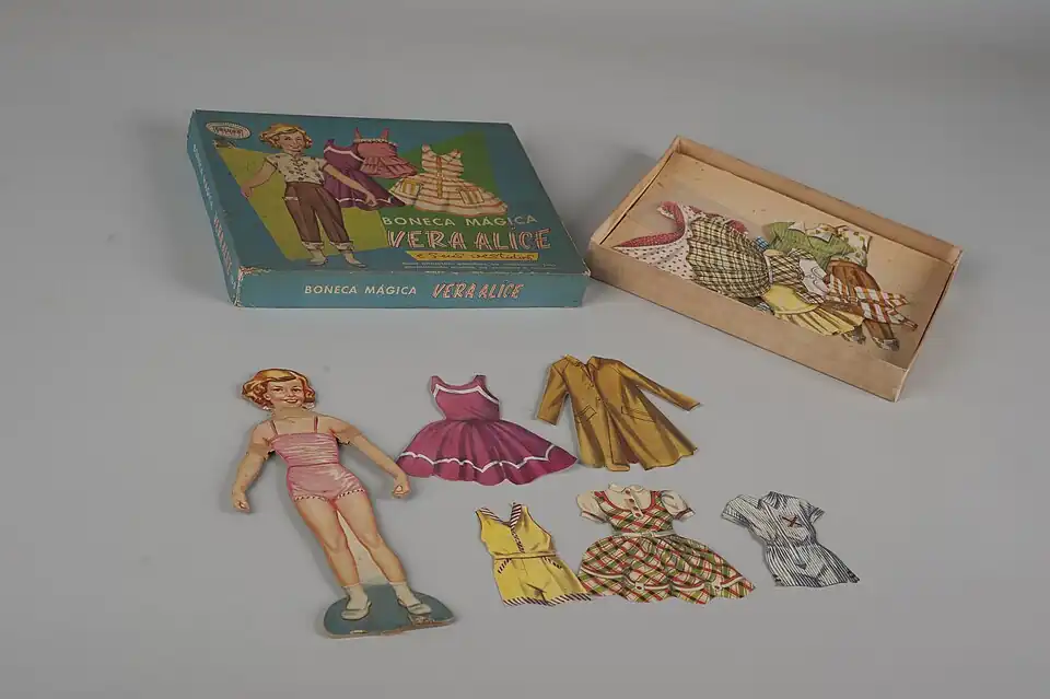 Brinquedo - Boneca de Papel