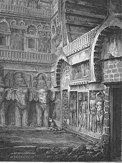 Baixo-relevo à esquerda, sob o portão de Karli