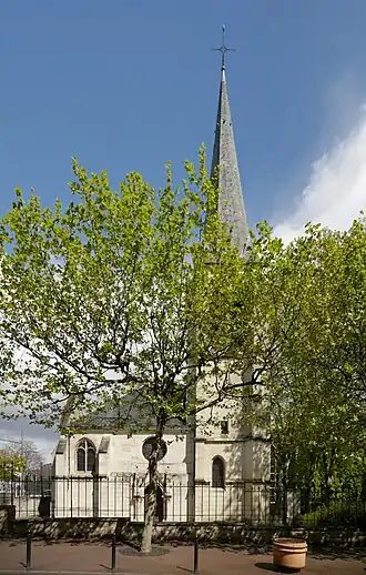 Igreja Saint-Saturnin, classificada nos monumentos históricos.