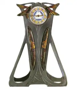 Élève(s) de l'École d'art de La Chaux-de-Fonds, Pendulette de table, 1906, Musée des Beaux-Arts de La Chaux-de-Fonds.
