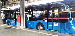 Veículo do sistema na plataforma da Estação Rodoviária Sul.
