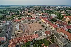 Vista aérea da antiga praça do mercado em Łomża