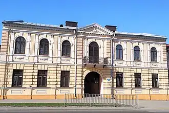 Edifício do antigo presbitério[104] na rua Wyszyńskiego&nbsp;50 (construído no terceiro quarto do século XIX[87])