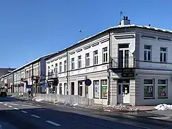 Sobrado em estilo Art nouveau[86] na esquina das ruas Wyszyńskiego e Zdanowskiego (final do século XIX)[87]