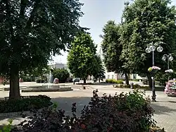 Praça “junto à fonte” (na esquina das ruas Międzyrzecka e Staropijarska)