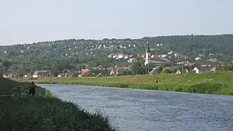 Vista de Ťahanovce desde o rio Hornád.