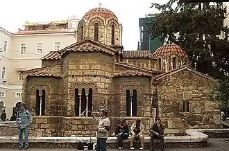 A igreja de Panaghia Kapnikarea, do século XI, uma das mais antigas edificações locais da Igreja Ortodoxa