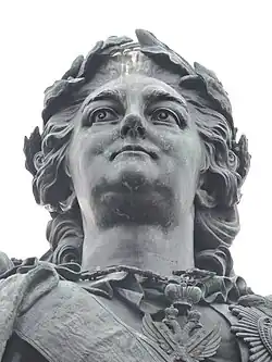 Fragmento do monumento a Catarina II em São Petersburgo. São visíveis a faixa da ordem e a insígnia da Ordem de Santo André.