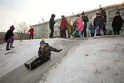 Escorregador de gelo na Rússia.