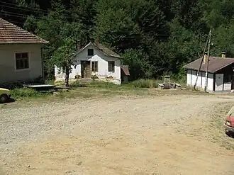Vista de casas da aldeia de Darkovce.