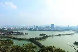 Vista da Cidade de Zhaoqing a partir do Delta do Rio das Pérolas