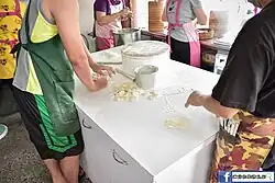 Xiaolongbao sendo feito em um restaurante simples em Yilan
