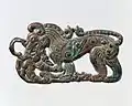 Placa de cinto em forma de lobo em pé relacionada aos estilos citas de Pazyryk; século IV a.C..[18]