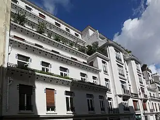 Edifício de apartamentos de betão escalonado em Paris por Henri Sauvage (1912–1914)