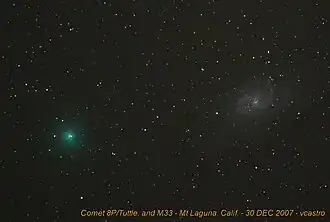 O cometa Tuttle (à esquerda) e Triângulo (à direita)