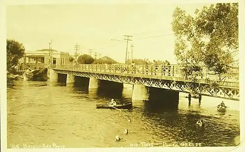 1904 - Postal circulado em 1904, destaca o Observatório Astronômico, escondido pelas árvores.